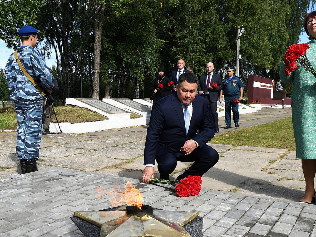 От места памяти к точке роста: Игорь Руденя совершил рабочую поездку в  Вышний Волочек - KP.RU