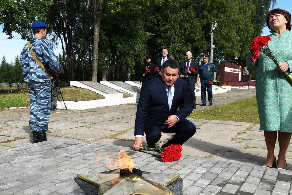 Губернатор почтил память погибших воинов. Фото: ПТО