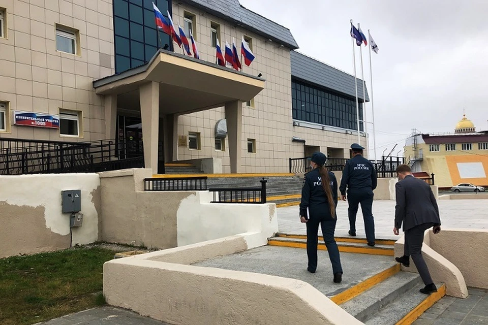 Пожарные проверили готовность избирательных участков Салехарда к выборам Фото: 89.mchs.gov.ru