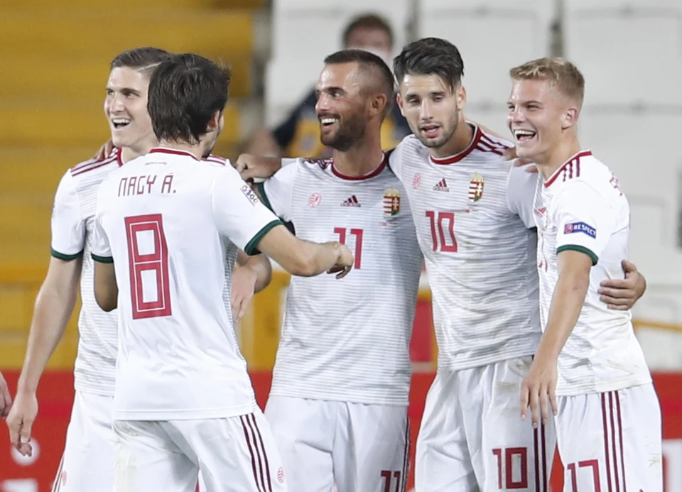 Доминик Собослои (№10) отметился чудо-голом в матче Лиги Наций против Турции.