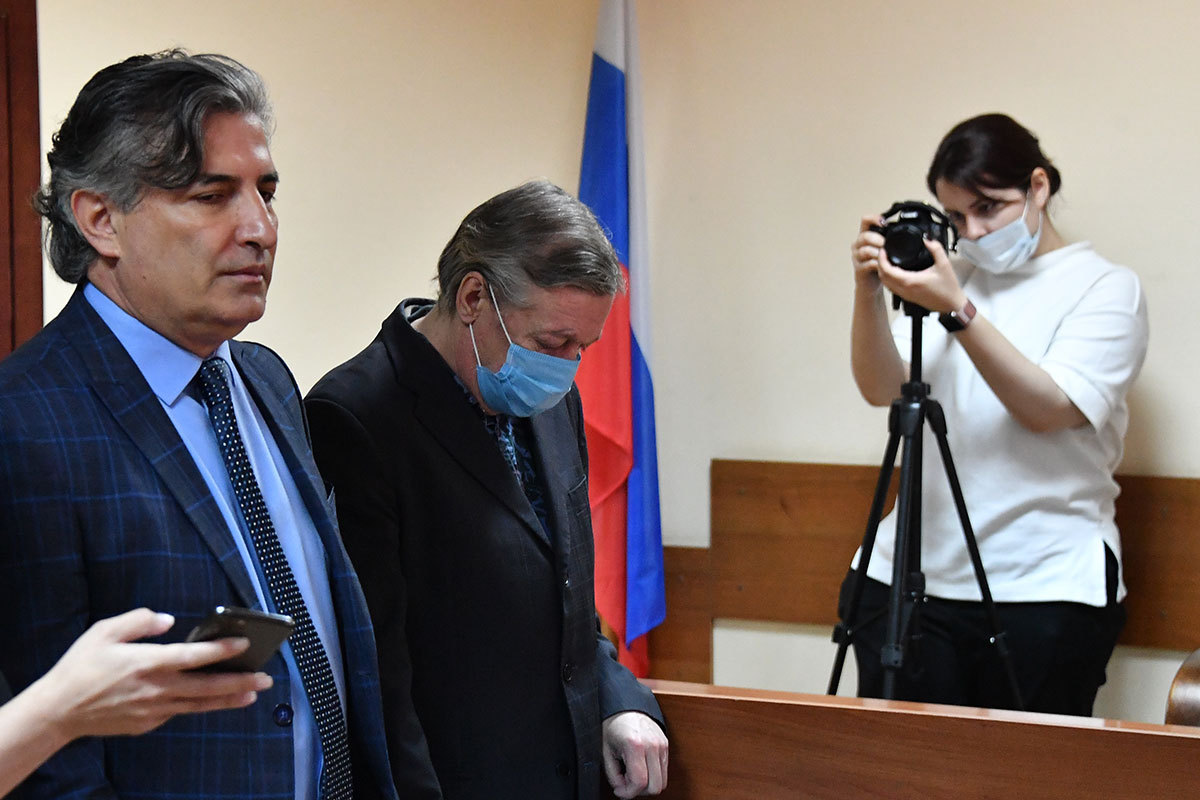Михаила Ефремова признали виновным по делу о смертельном ДТП в центре Москвы.