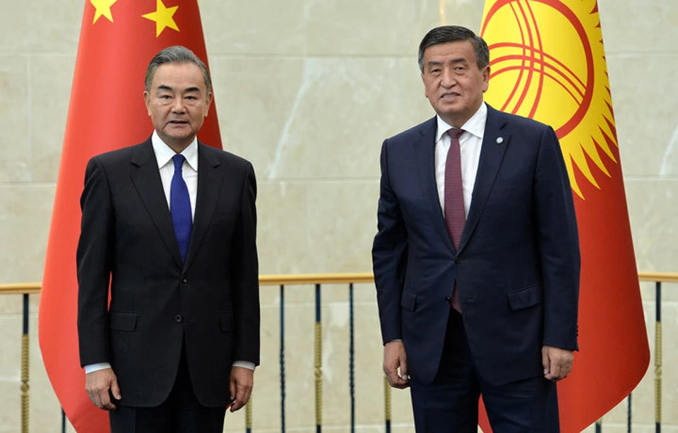 Сооронбай Жээнбеков встретился с министром иностранных дел Китая Ван И.
