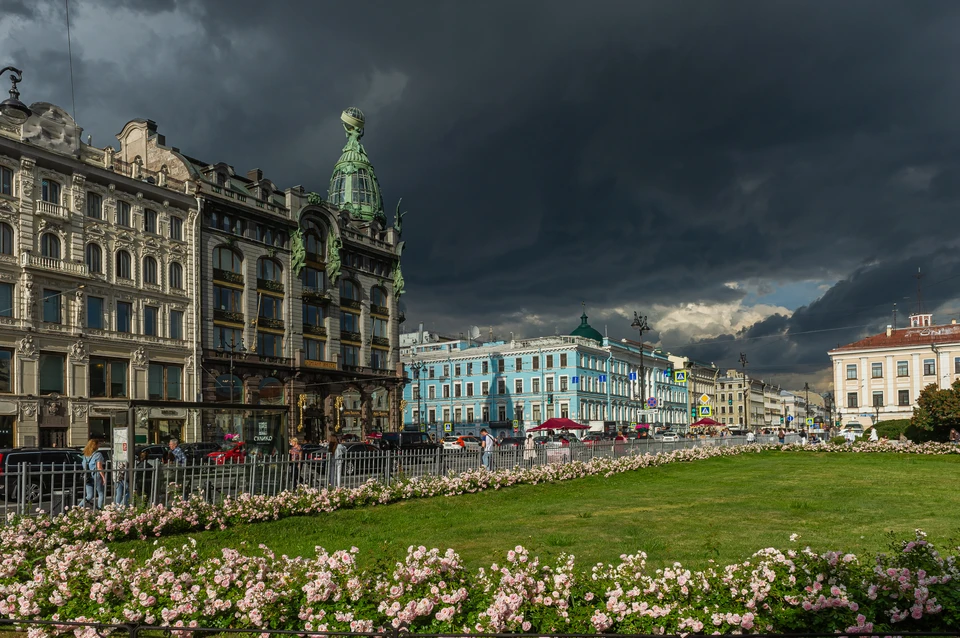 Синоптики объяснили, чем может быть опасен шторм «Айла», который придет в Санкт-Петербург вечером 17 сентября 2020 года.