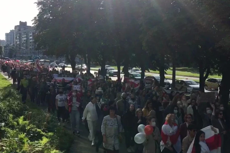В Минске проходит несанкционированный «блестящий марш». Фото: кадр из видео