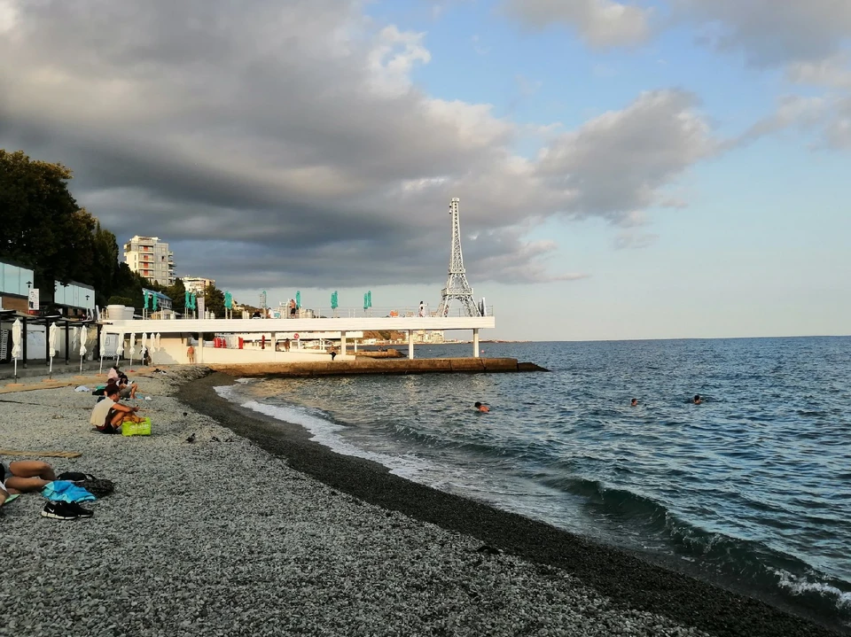 На ЮБК температура воды в море + 24°.