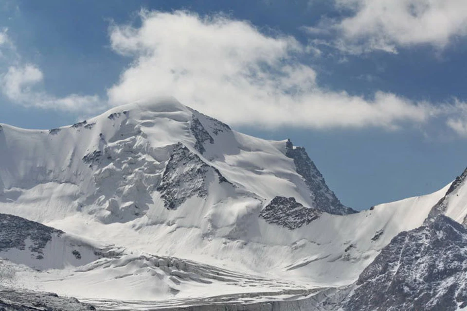 Ледники Кыргызстана тают с большой скоростью. Гляциологи связывают это негативное явление с глобальным потеплением.