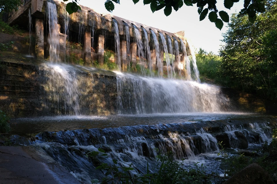Искусственный водопад на реке Старая Фото: Алена Селезнева