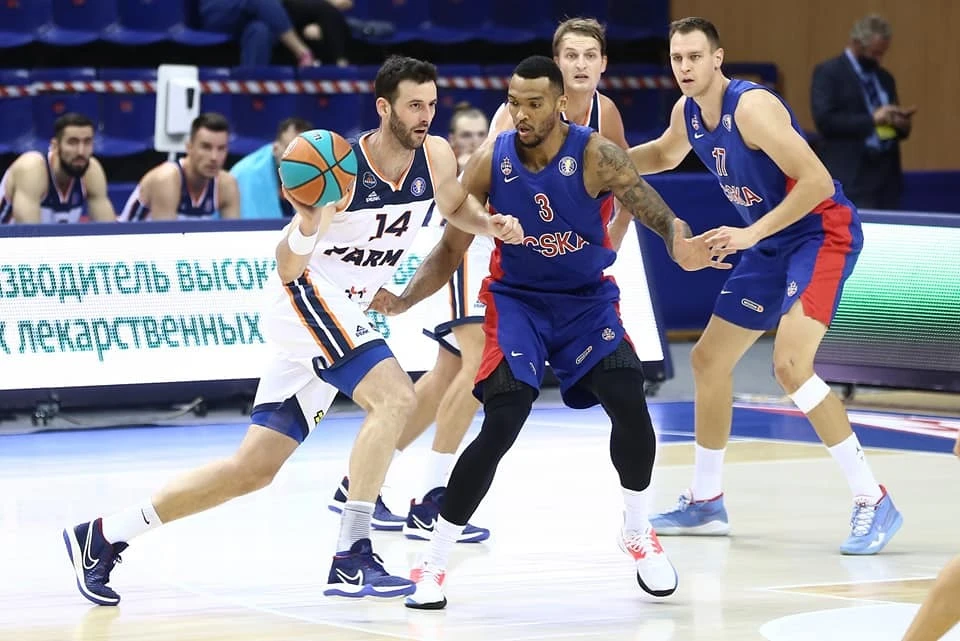 Самыми результативными стал Борис Савович – 18 очков (6 из 7 двухочковых), 3 подбора, 2 передачи и 19 баллов эффективности. Фото: баскетбольный клуб «Парма».