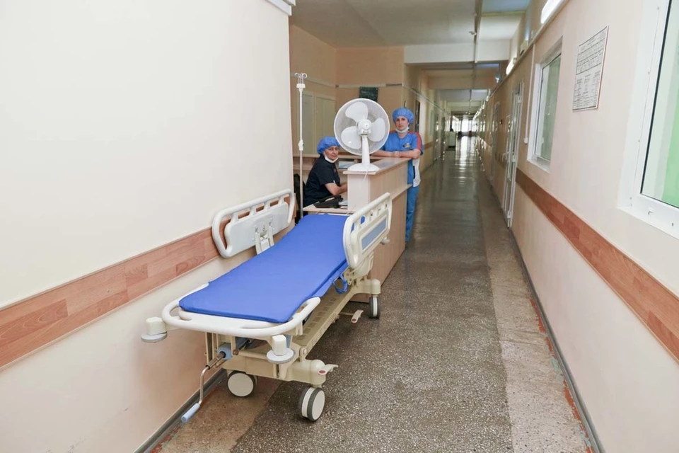 Больницу готовят к приему больных.
