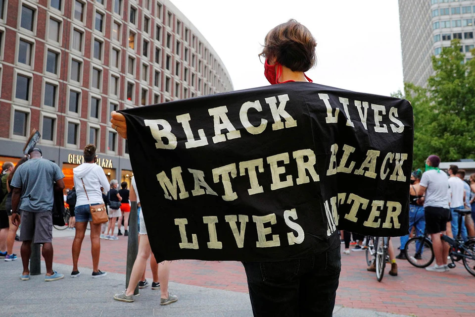 На просторах Интернета появился сайт, на котором любой человек с ограниченной мобильностью может поддержать движение Black Lives Matter (BLM).