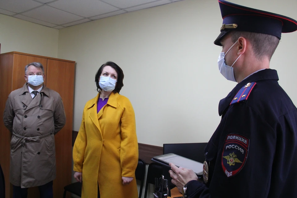 В микрорайоне «Амурский-2» мэр Омска побывала на открытии участкового пункта полиции.