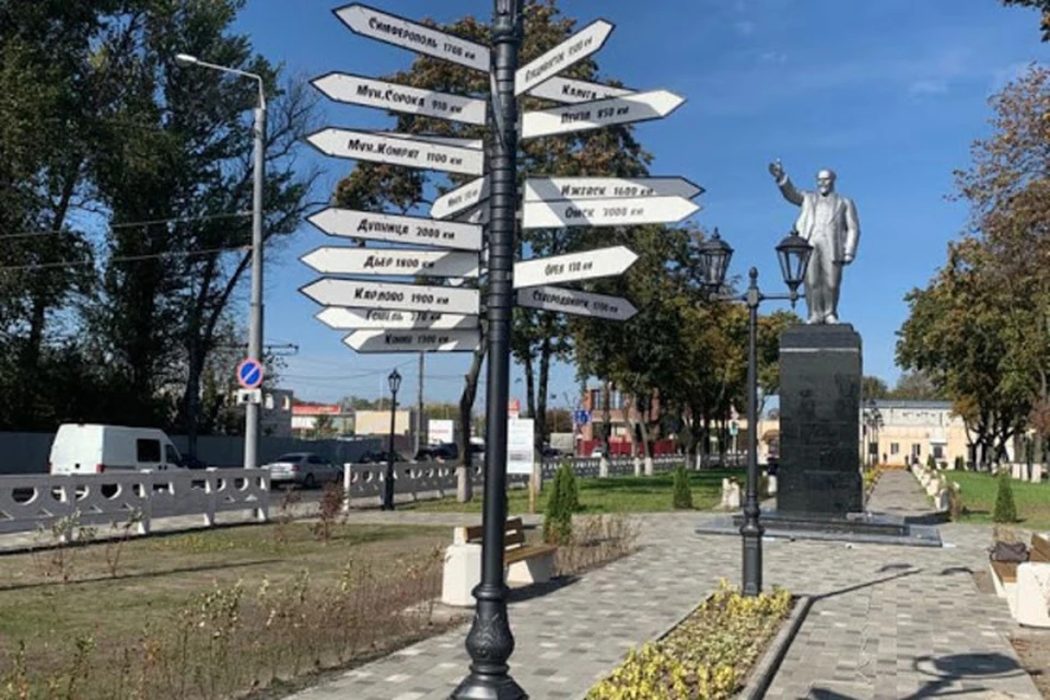 Жители города брянск. Привокзальная площадь Брянск. Достопримечательности Брянск площадь. Площадь вокзала Брянск 1. Володарский район Брянск.