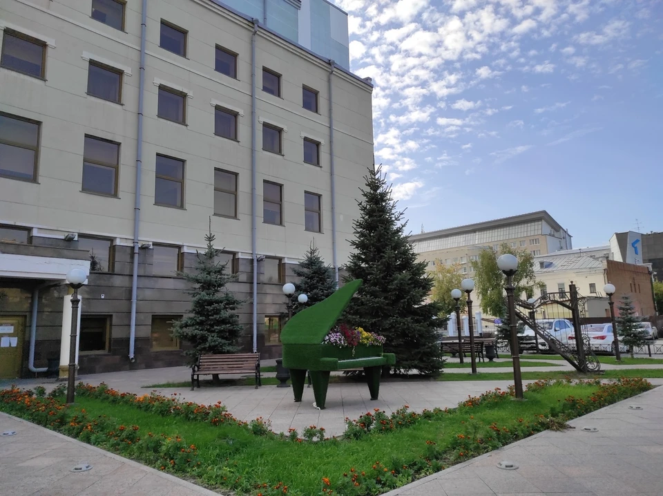 В Тюмени «сворачивают» клумбы.