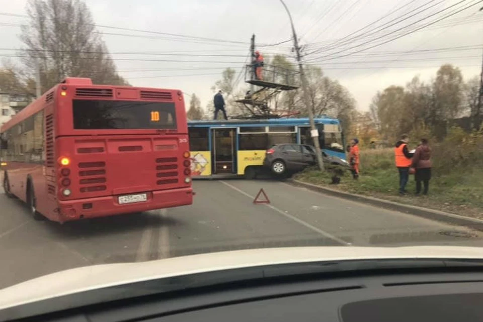 Авария произошла утром 7 октября. ФОТО: группа "Жесть Ярославль" ВКонтакте