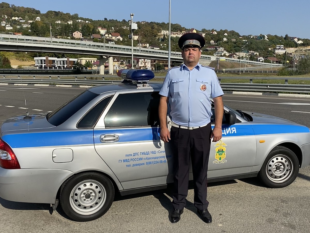 В Сочи полицейский помог экстренно доставить в больницу беременную женщину  - KP.RU