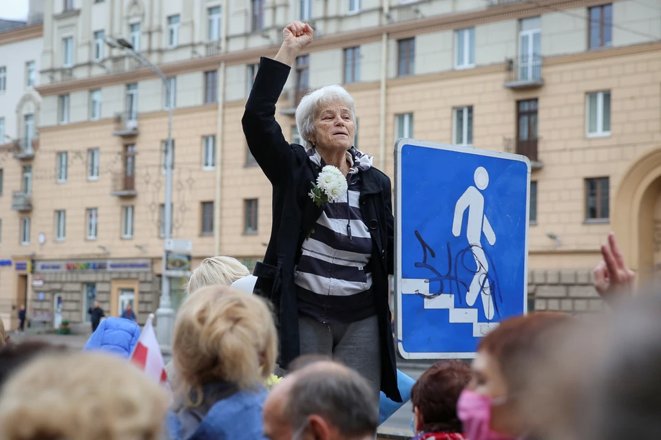В Минске пенсионеры "периодически выходили на проезжую часть" из-за чего образовывались пробки