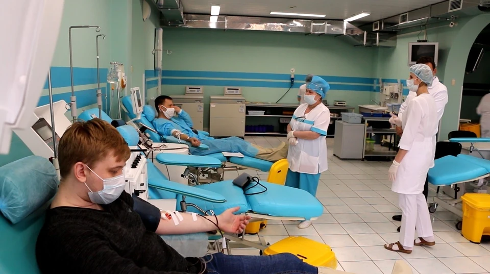 В Тюменской области заготовили более 200 литров антиковидной плазмы. Фото департамента здравоохранения Тюменской области.