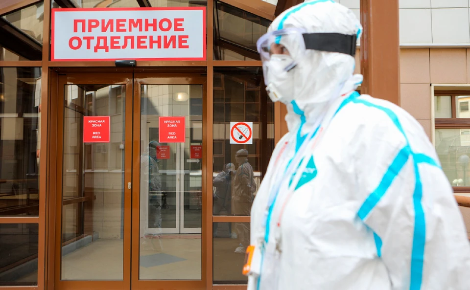 Уже семь месяцев российские медики ведут напряженную борьбу с опасным новым вирусом.