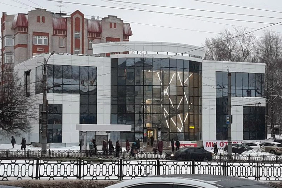Из-за незаконно построенного этажа весь ТЦ могут закрыть. Фото: прокуратура Кировской области