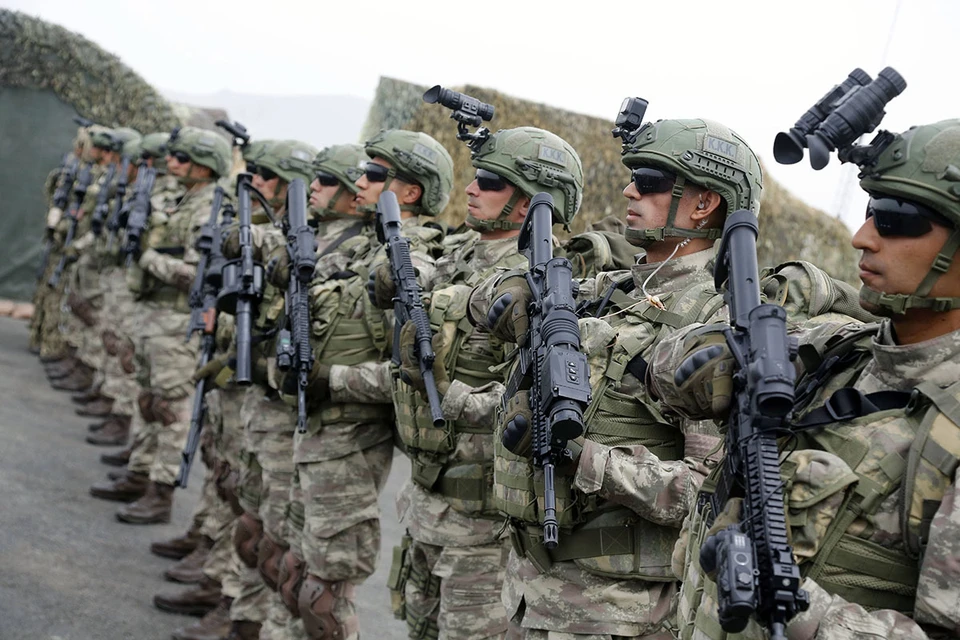 В конце минувшего лета прошли совместные турецко-азербайджанские учения, после которых на территории Азербайджана осталась часть военной группировки Анкары.