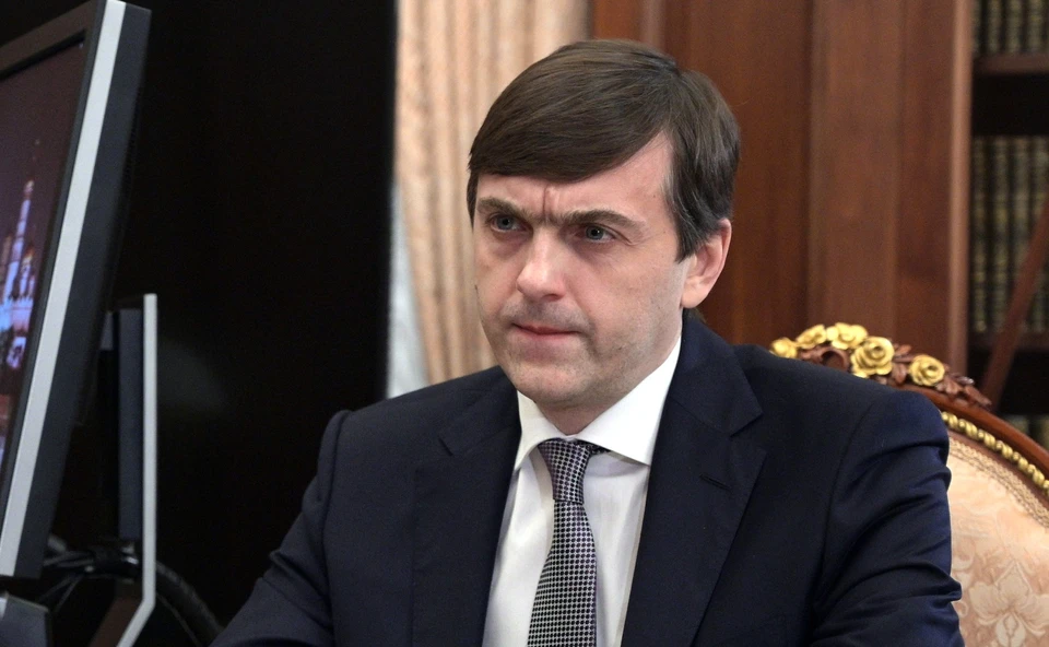 Краыцов сообщил, что примерно 0,31% российских школ закрыты на карантин из-за коронавируса, 0,22% - из-за ОРВИ и гриппа