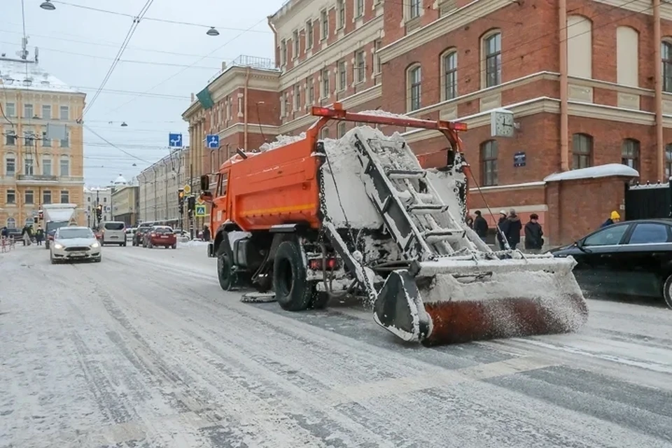 Службы жилищно-коммунального хозяйства перешли на зимний режим работы в Санкт-Петербурге.