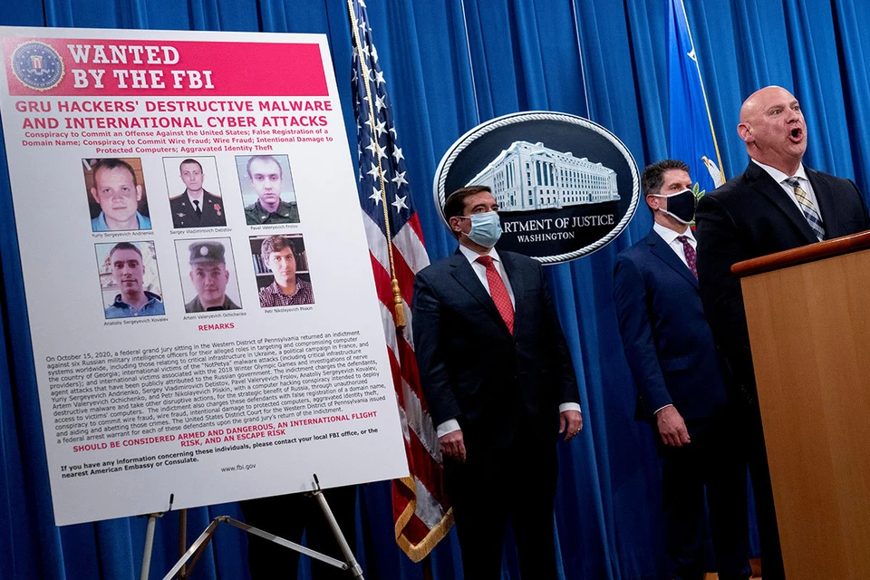 Шестерых российских "хакеров из ГРУ" обвинили в США в серьезных киберпреступлениях.