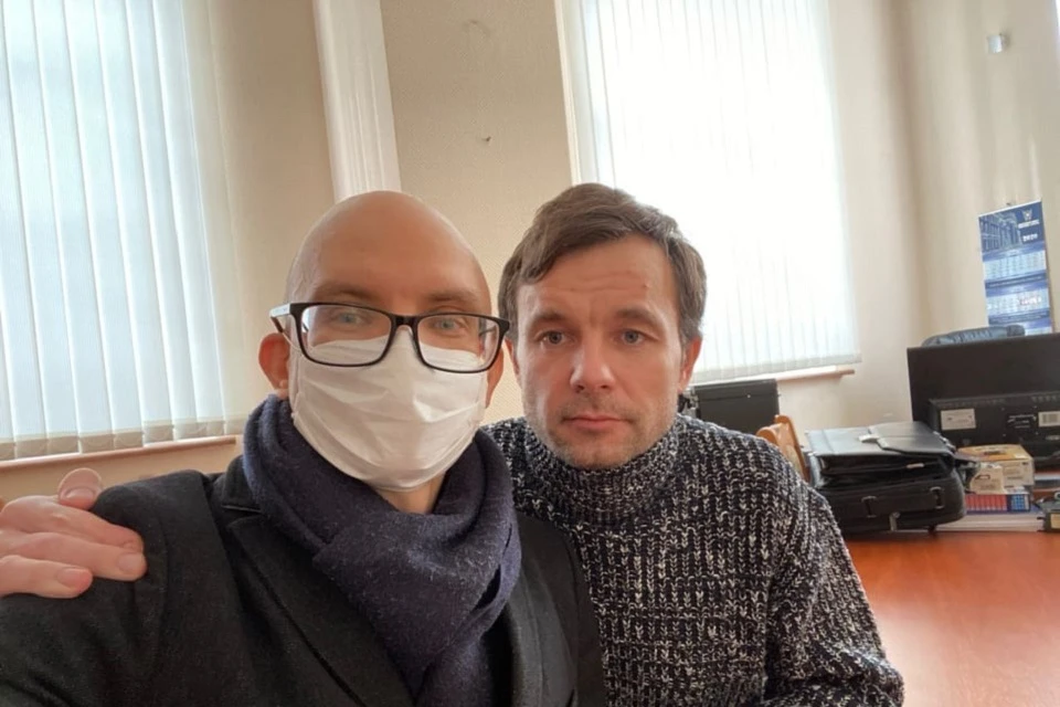Политтехнолог Виталий Шкляров и его адвокат Антон Гашинский. Фото: из личного архива Гашинского