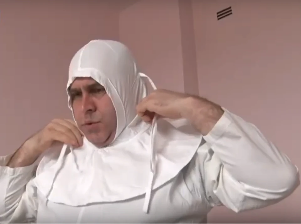 Александр Оприщенко выбрал хлопчато-бумажный костюм. Скриншот с видео Первого республиканского