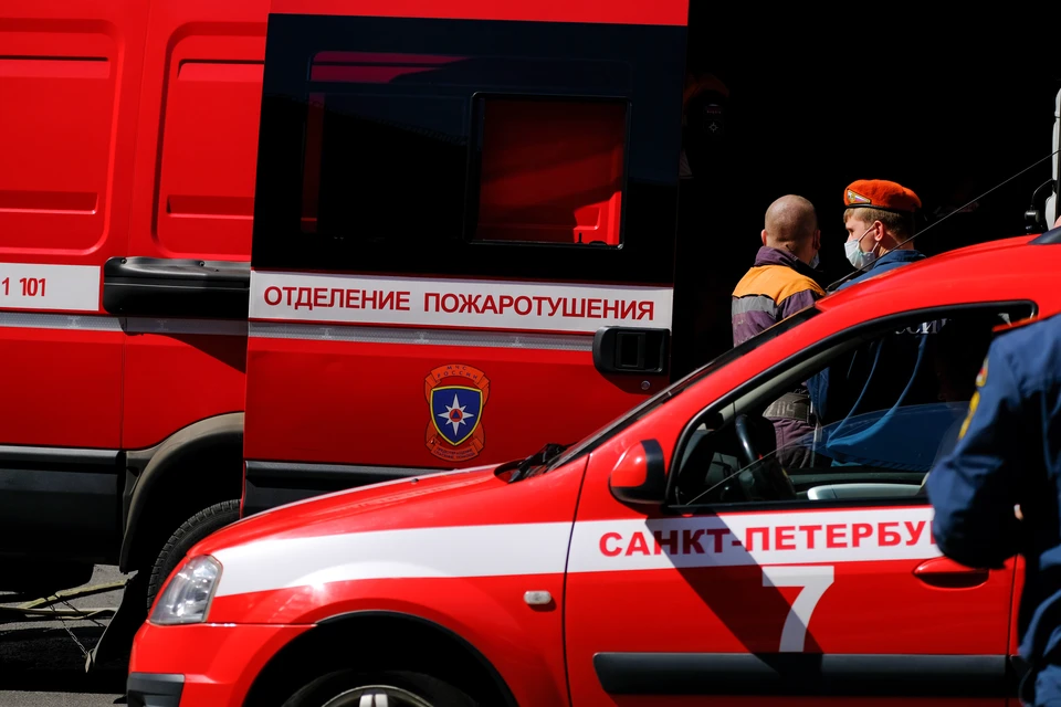 Улицы в Московском районе Петербурга перекрыты из-за пожара в двухэтажном здании