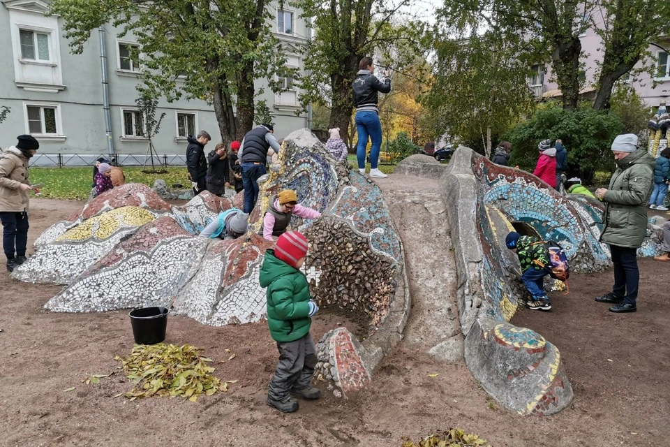 В Петербурге восстанавливают мозаичную площадку "Морское дно". Фото: vk.com/krgvard