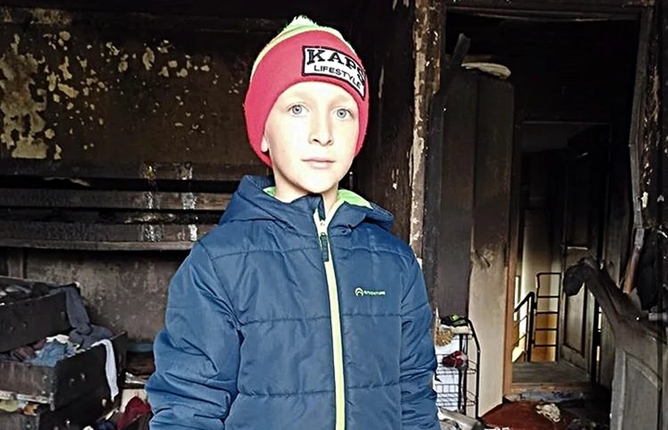 9-летний Леонид в сгоревшей квартире. Фото: