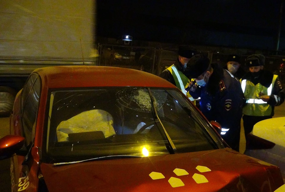 У водителя такси случился эпилептический припадок. Фото: предоставлено пресс-службой ГИБДД Екатеринбурга.