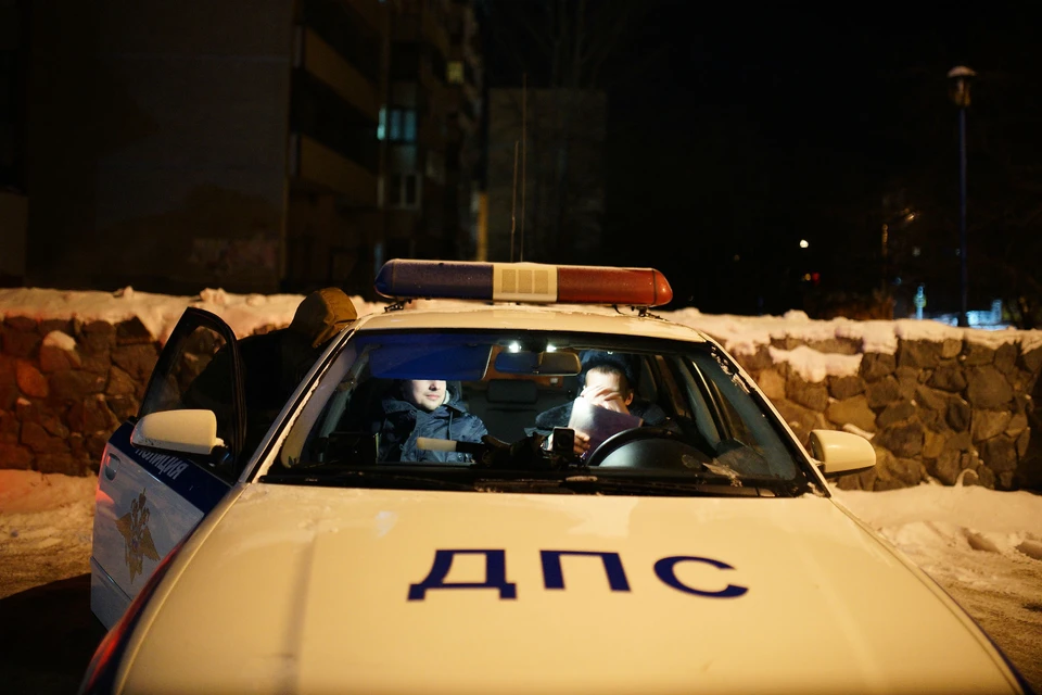 Во время непогоды сотрудники ГИБДД патрулируют дороги региона