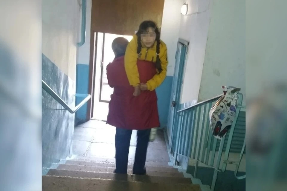 Несовершеннолетняя больна ДЦП и не может ходить.
