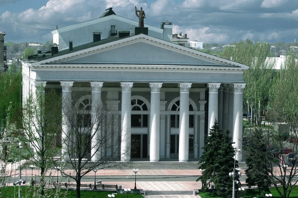 Донецкий драмтеатр возобновит показ спектаклей 13 ноября. Фото: Муздрама