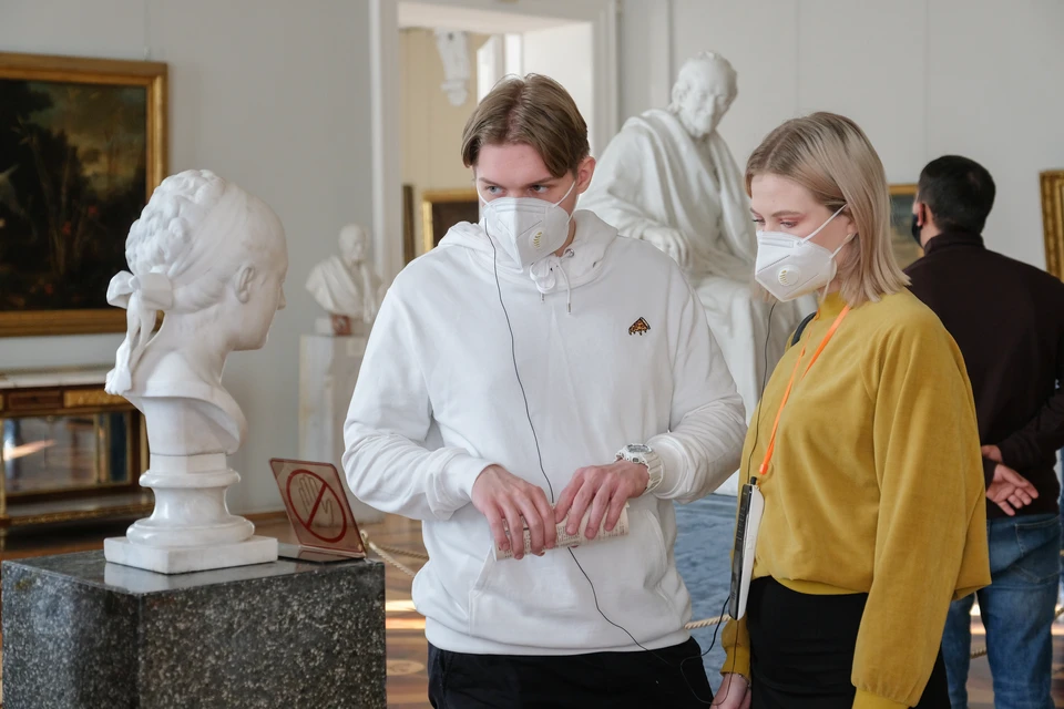Еще 1 574 человек заболели коронавирусом в Петербурге 11 ноября