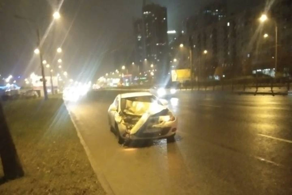 Пьяный водитель "Опель" врезался в маршрутку в Московском районе Петербурга