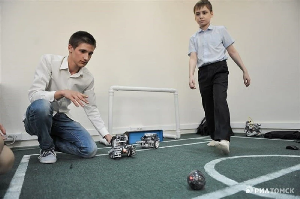 Робототехника – дисциплина творческая и практическая: ребята моделируют роботов, а затем демонстрируют их работоспособность.