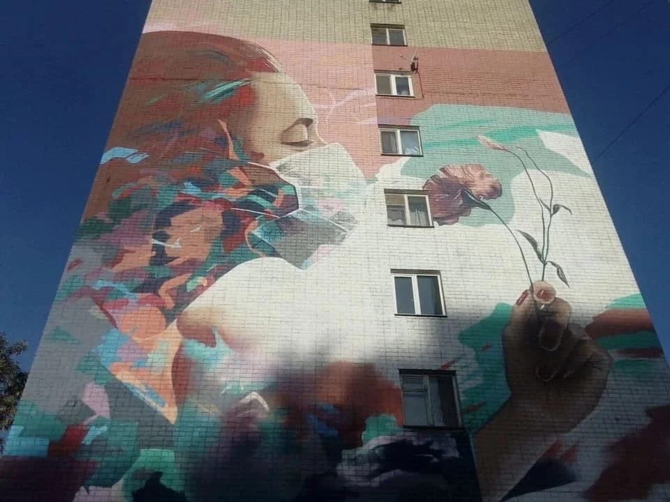 Юрий Быков нарисовал граффити «Цветы жизни» и занял на фестивале второе место