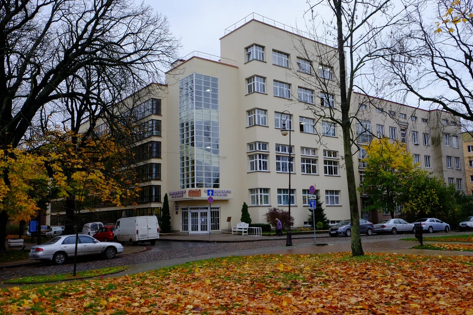 Здание областной библиотеки - образец стиля баухаус в Калининграде.