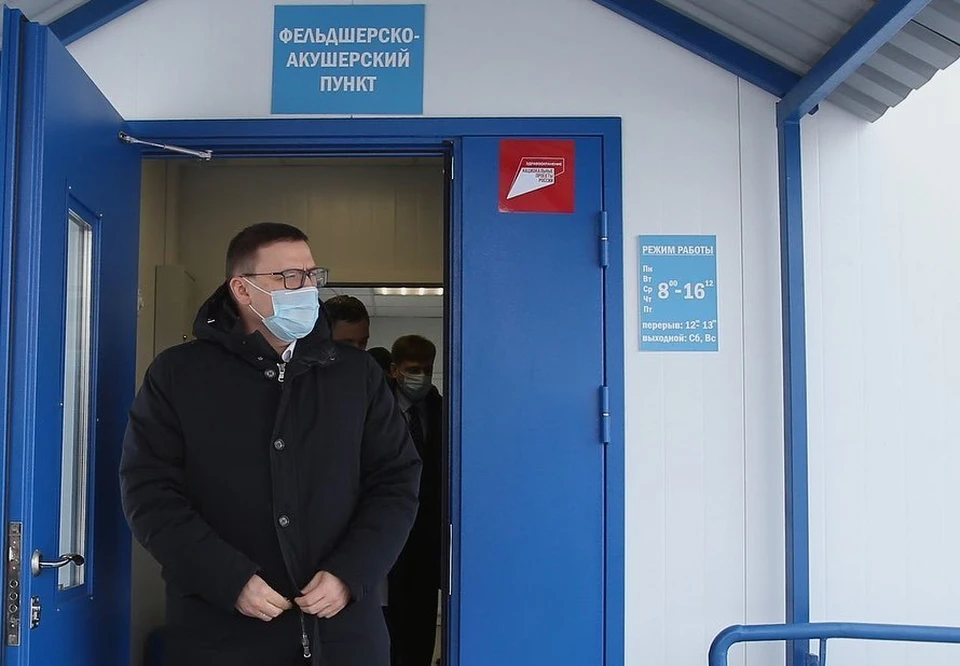 Губернатор осмотрел модульный ФАП в селе Попова. Здесь работает фельдшер, прием пациентов идет каждый день. Фото: instagram.com/alexeytexler.official