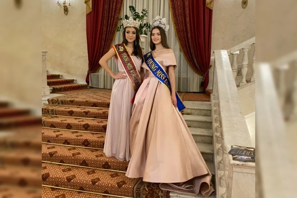 Ванесса Фролова (девушка слева) и Амина Синицкая (девушка справа) на конкурсе Miss Europe Beauty - 2020 в Москве. Фото: личный архив героев публикации