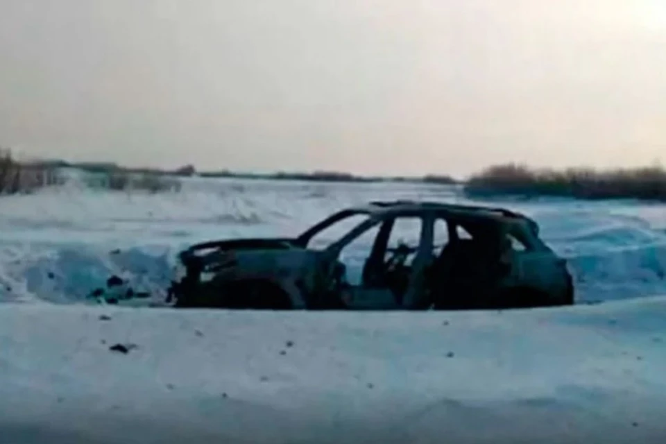 Сгоревший автомобиль.