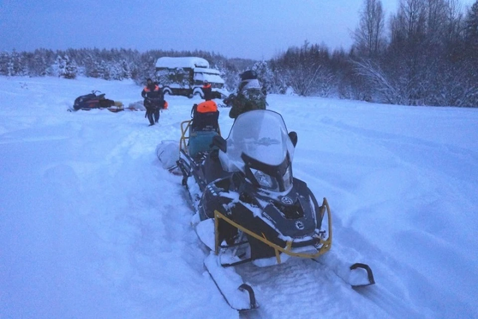 Следы снегохода привели в полынью Фото: МЧС по Свердловской области