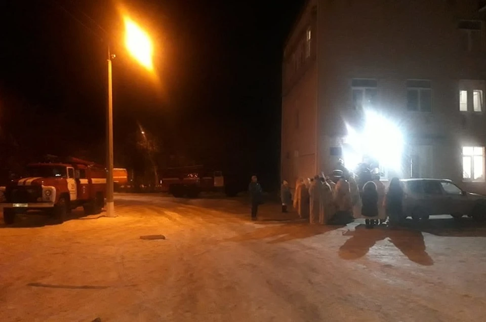 80 пациентов выели на улицу в минусовую температуру. Фото: пресс-служба ГУ МЧС по Свердловской области