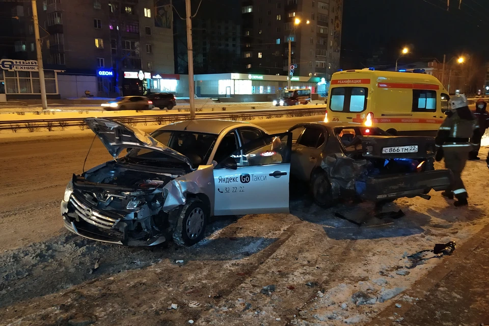 В краевой столице столкнулись две иномарки.