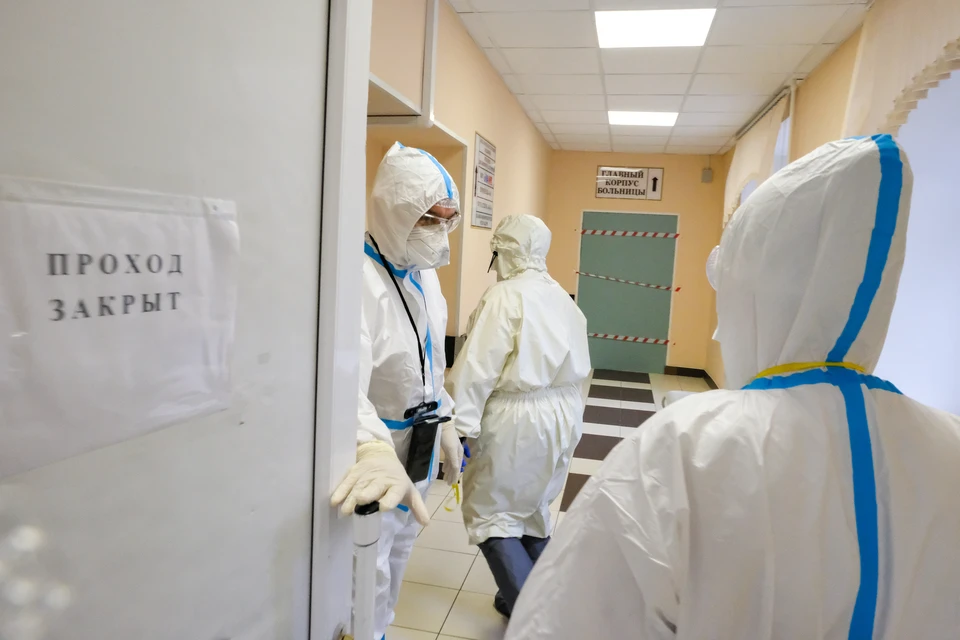 Еще почти 2,5 тысячи новых случаев коронавируса зафиксированы в Петербурге.