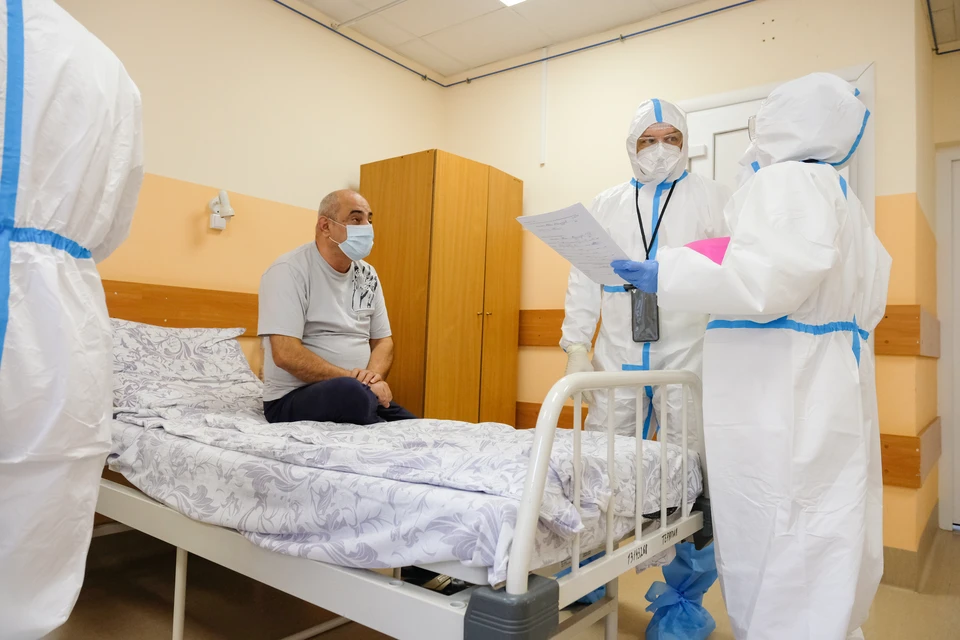 Омичи все чаще заражаются коронавирусом и попадают в больницы.