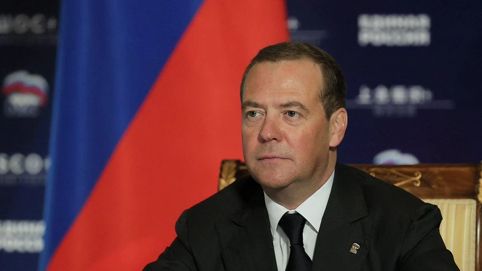 Медведев: объем работы по совместительству нужно менять только в исключительных случаях.